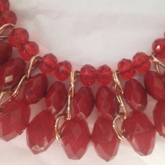 Red Necklace & Earrings set - Picture 4 of 5